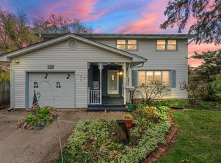 302 Pratt St, Crown Point, IN 46307