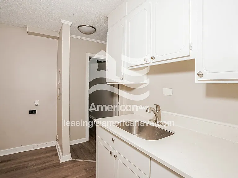 1237600_008_kitchen_9.jpg
