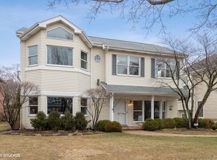 2542 Illinois Rd, Northbrook, IL 60062