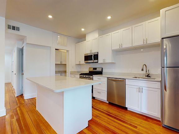 4th image of 715 Centre St #201