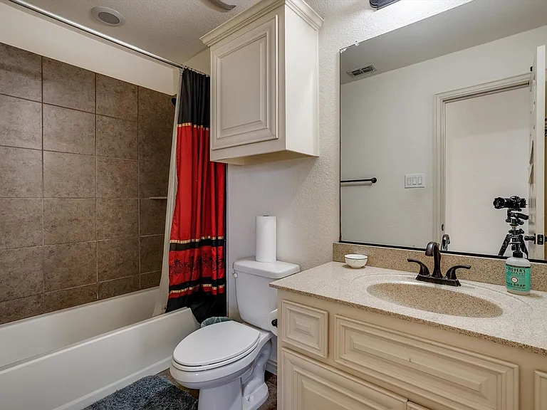 13704 Blueberry Hill Dr — Photo 27