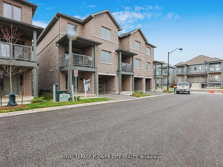 205 W Oak Trl #16 — Photo 2