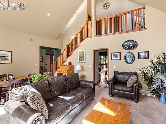 4th image of 938 Spring Valley Ln