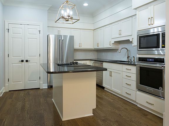 5th image of 1611 Cambridge Dr