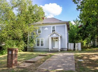404 E Laurel St, Hugo, OK 74743
