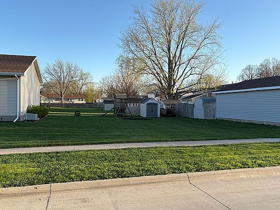 2nd image of 1104 E 9th St