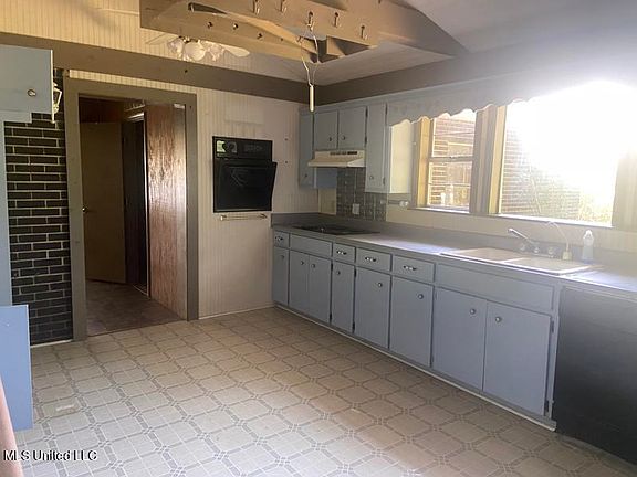 2nd image of 1510 Center St