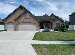 1912 W 2260 S, Woods Cross, UT 84087