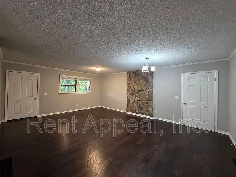 3 bed, 2.0 bath, 1200 sqft, $1,975 — Photo 4