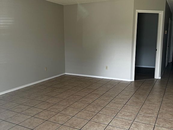 3rd image of 6223 Summerhill Pl