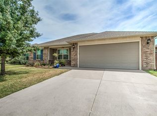 2900 Sun Berry Way, Yukon, OK 73099
