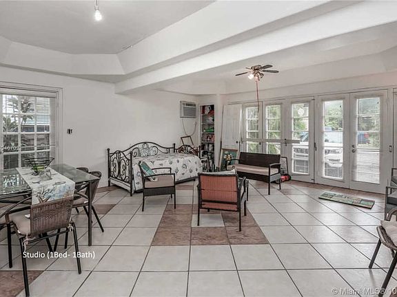 4th image of 300 Surfside Blvd