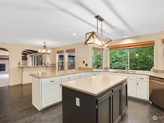 2nd image of 8921 166th Street E