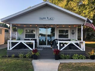 16739 Lakeview St, Spring Lake, MI 49456