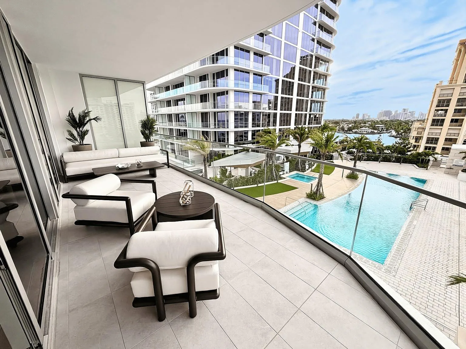 3 bed, 3.0 bath, 1682 sqft, $10,000 — Photo 1