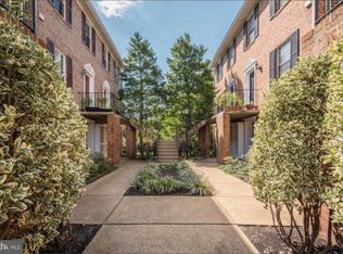 937 S Rolfe St #A, Arlington, VA 22204