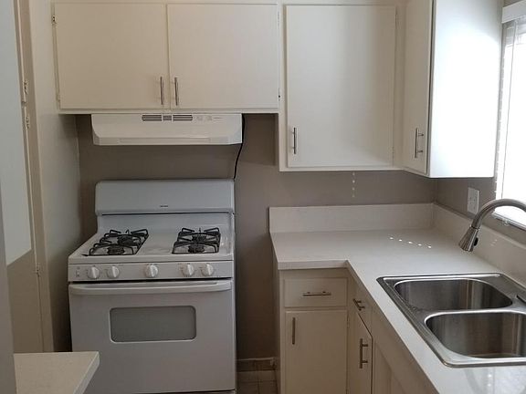 5th image of 855 W Huntington Dr APT E