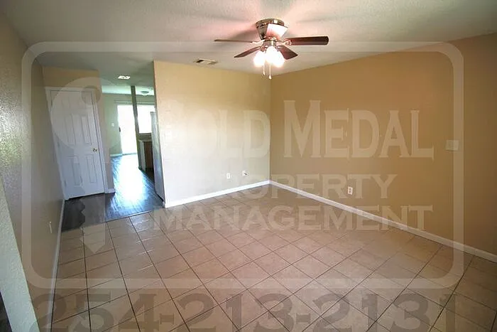 3 bed, 2.0 bath, 1134 sqft, $800 — Photo 2