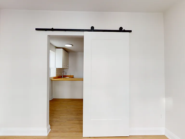 399 Dupont St — Photo 12