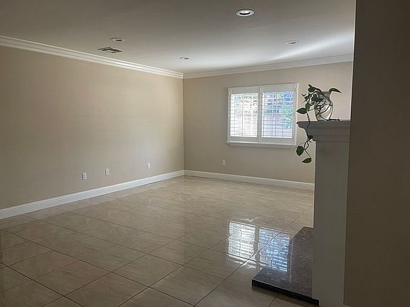 4th image of 10140 Live Oak Ave