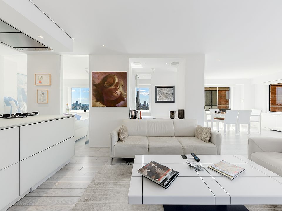 1st image of 20 W 64th St APT 31R