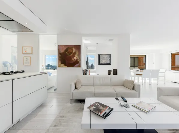 20 West 64th Street image 1 of 12