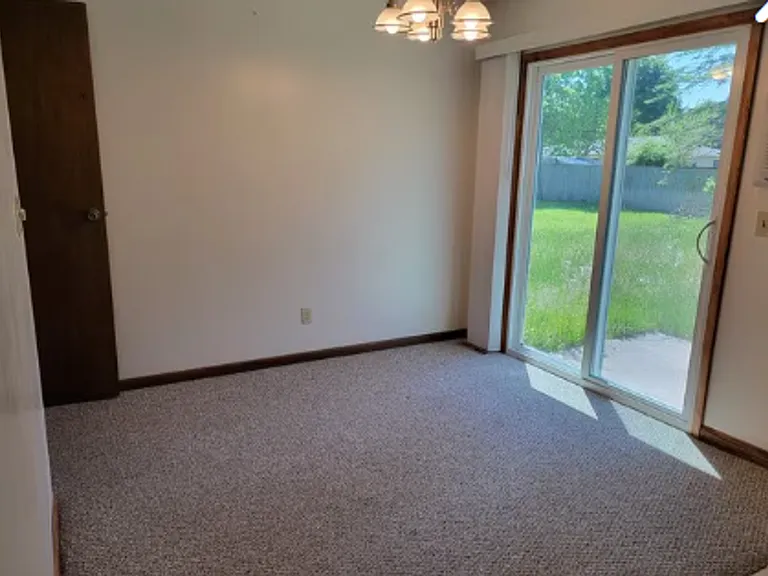 6295 Amanda Dr — Photo 5