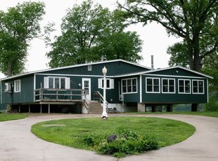 2204 Cottage Row Rd, Cedar Falls, IA 50613