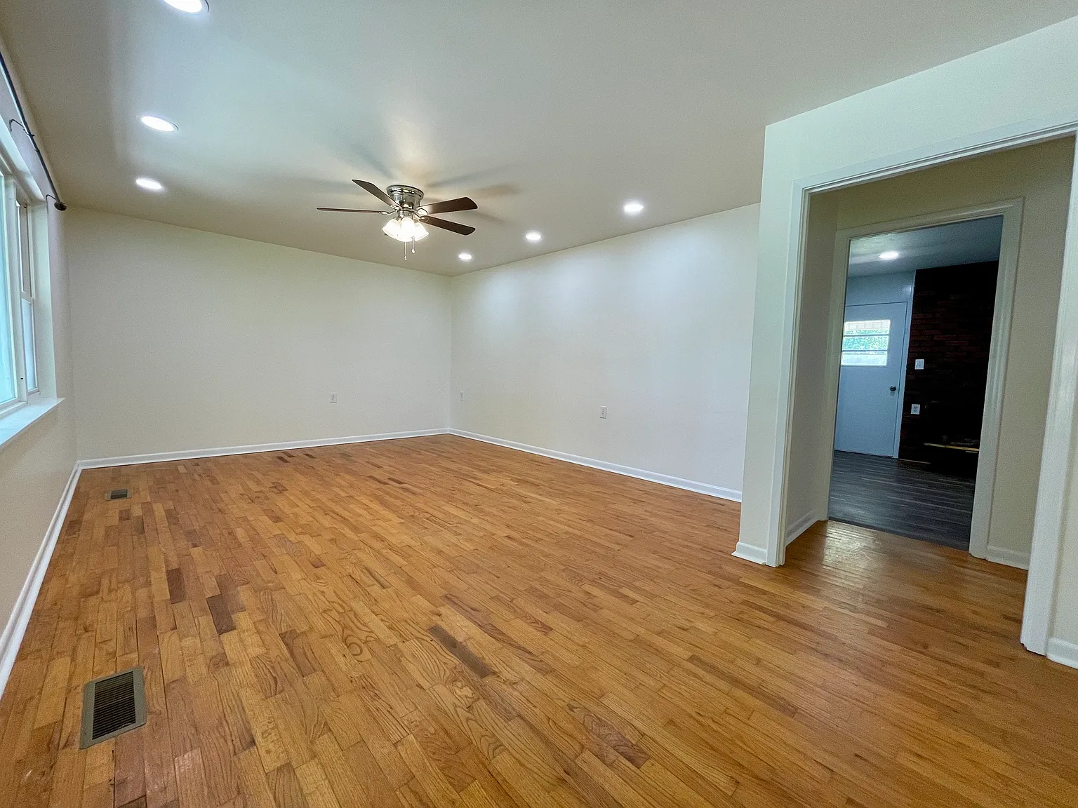 3 bed, 1.5 bath, 1674 sqft, $1,695 — Photo 3