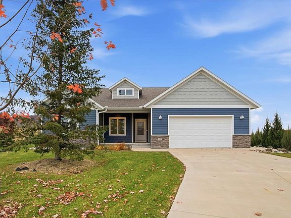 2nd image of 127 Emerald Lake Dr