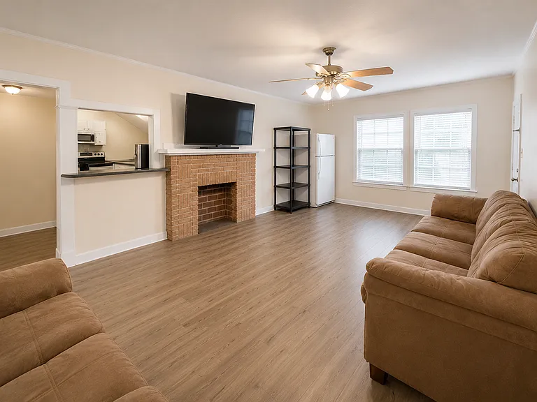 914 N Sycamore St — Photo 11