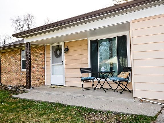 3rd image of 7640 Marywood Dr