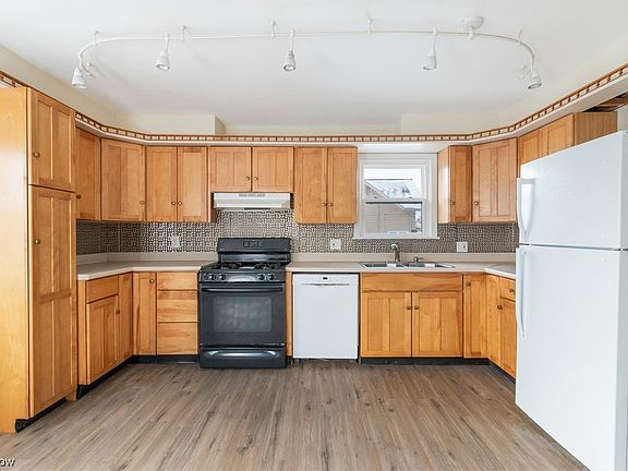 4th image of 233 E Broadway Ave