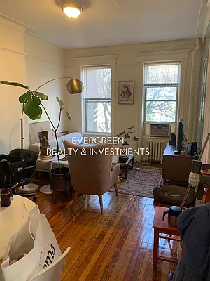 Rented by Evergreen Realty & Investments | media 34