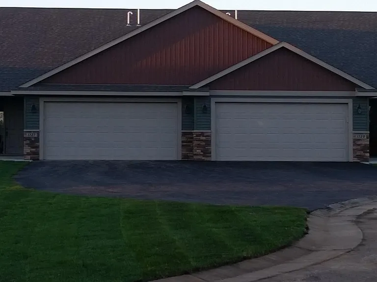 1729 Ducktail Ct — Photo 1