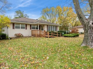 5 Deer Path, Lake In The Hills, IL 60156