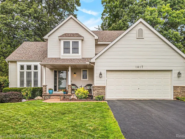 1017 Peppergrove Dr, Brighton, MI 48116
