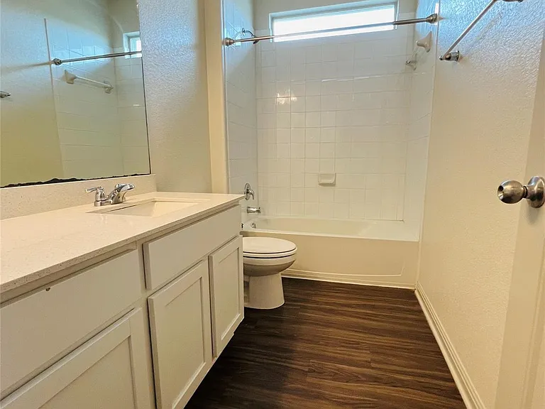 16901 Aventura Ave — Photo 8