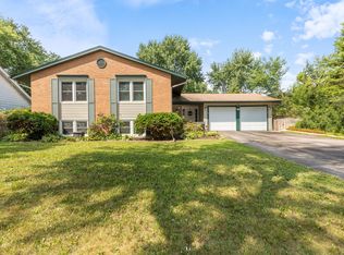 725 N Pinecrest Rd, Bolingbrook, IL 60440