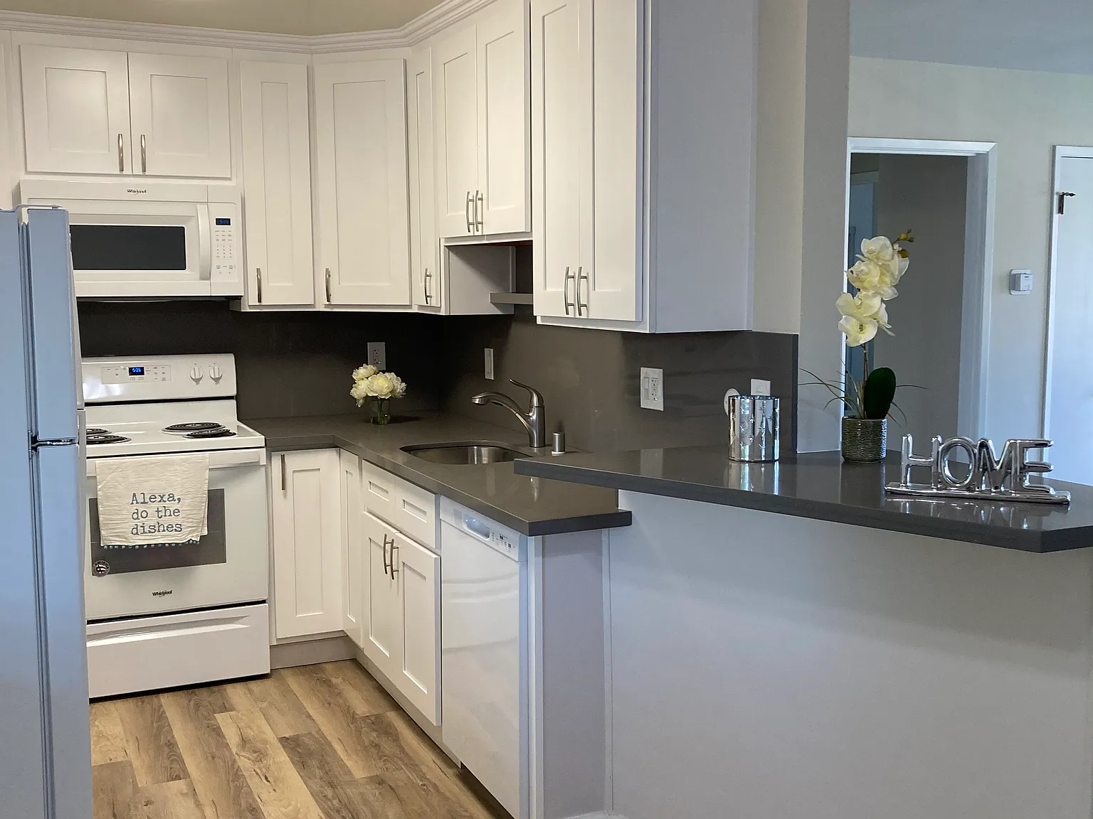 Valley Manor Apartments — Photo 4