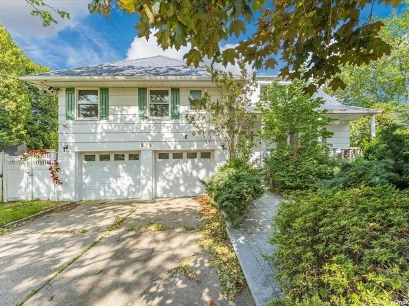 575 Saddle Ridge Road, Woodmere, NY 11598