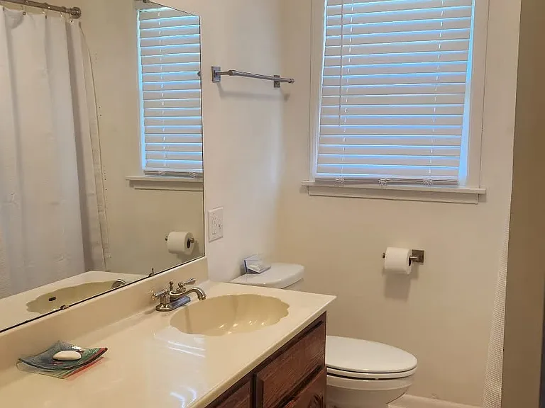 1102 Winston Dr — Photo 5