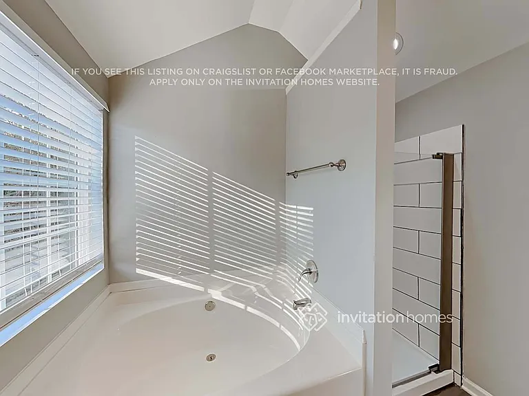 904 Grass Hollow Ct — Photo 16