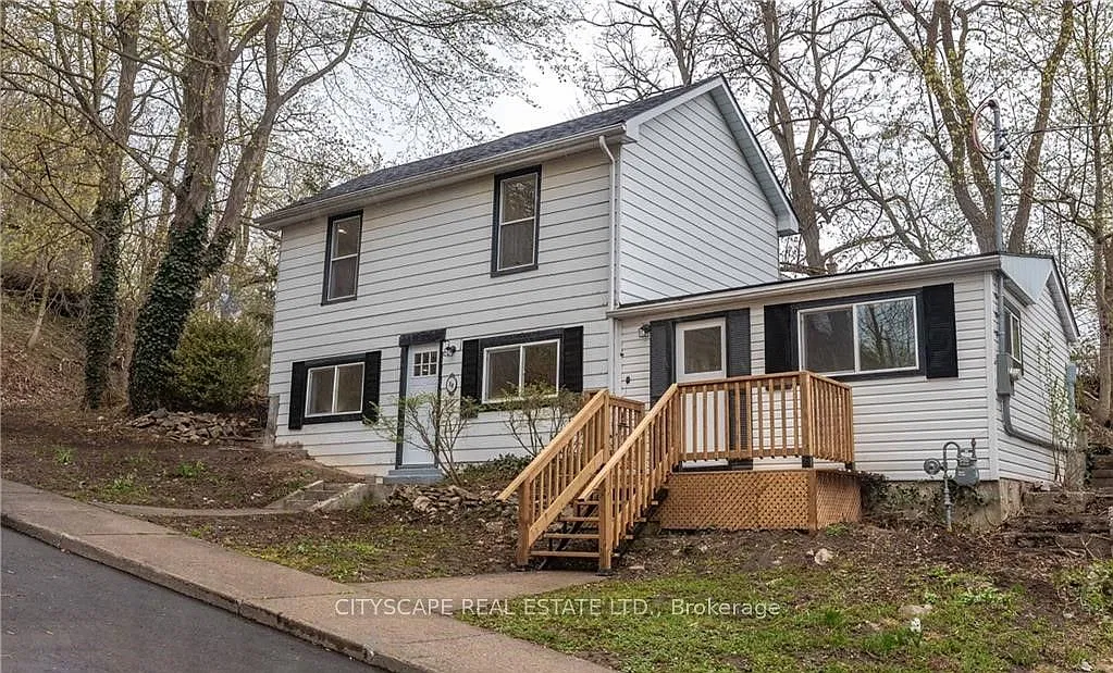 4 bed, $2,500 — Photo 1