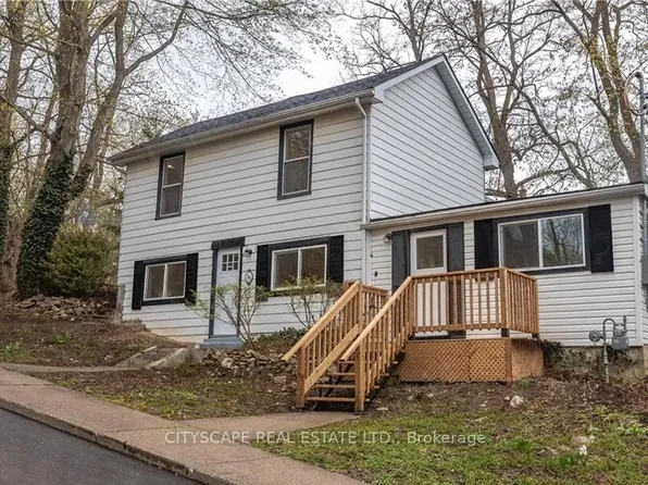 14 Mount Elgin St, Brant, ON N3L 1G3