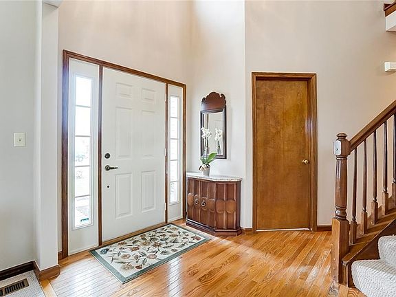 3rd image of 582 Westwynd Cir