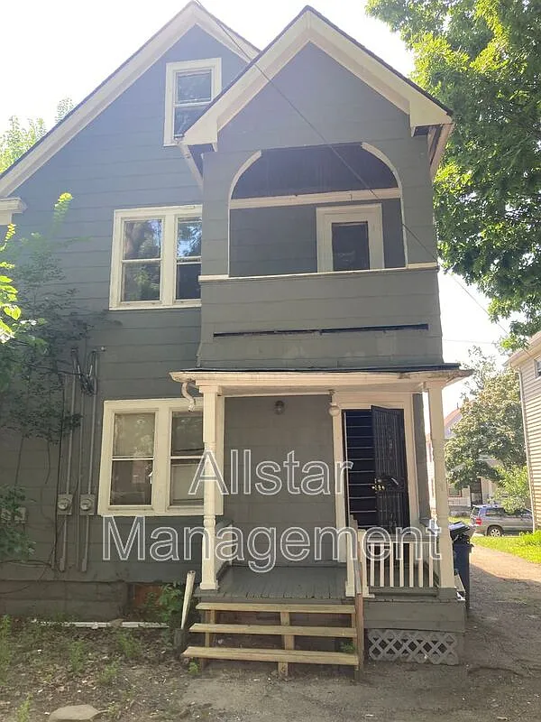 2 bed, 1.0 bath, 1000 sqft, $995 — Photo 2