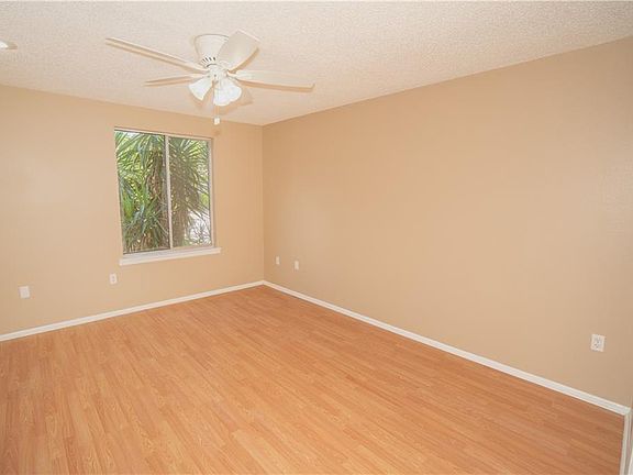 3rd image of 1323 Azalea Way