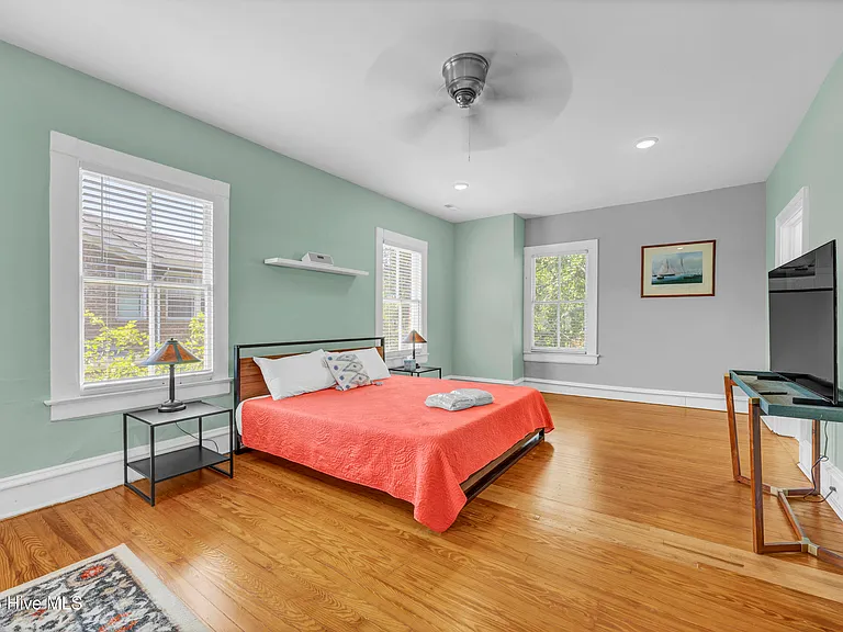 1517 Market St — Photo 18