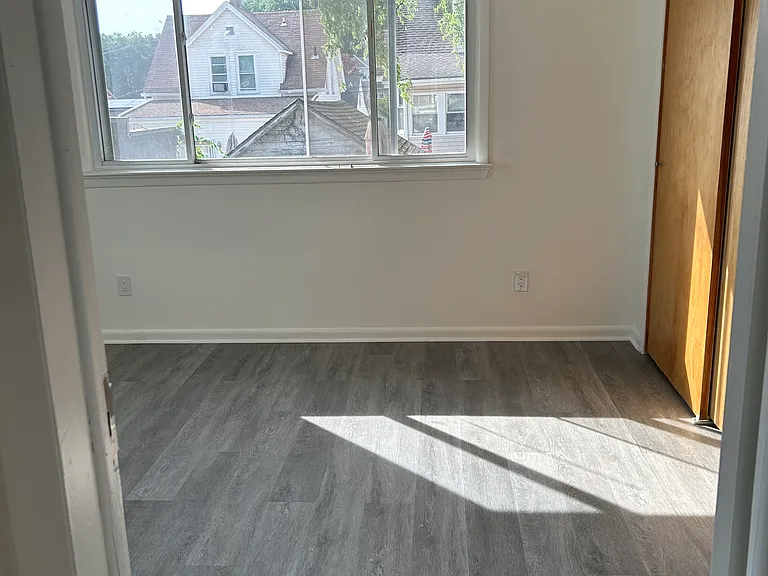 95 N 16th St #1 — Photo 8
